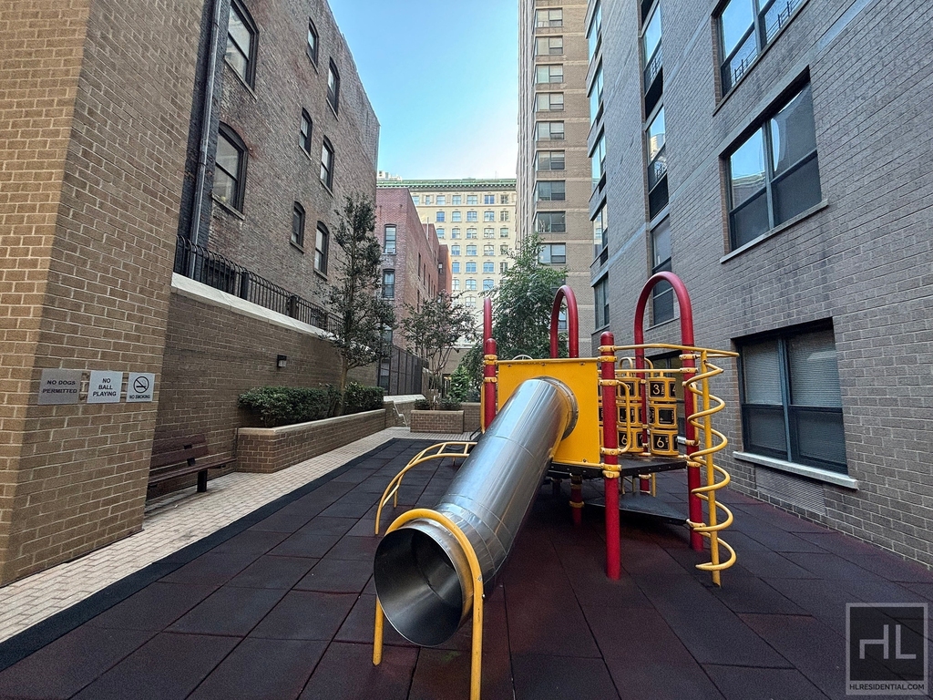 West 87th Street - Photo 11