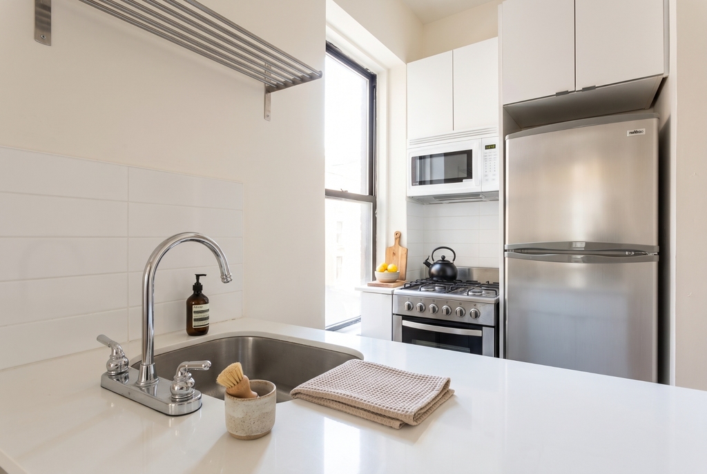 932 Amsterdam Avenue - Photo 4