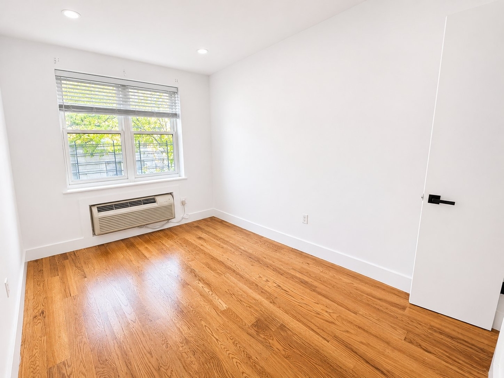 W 162nd St - Photo 1