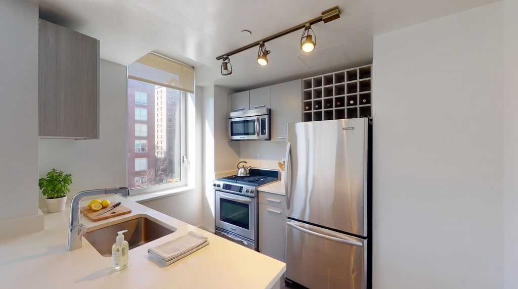801 Amsterdam Avenue - Photo 0