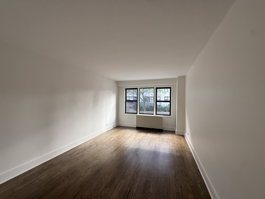 220 East 63rd Street - Photo 11