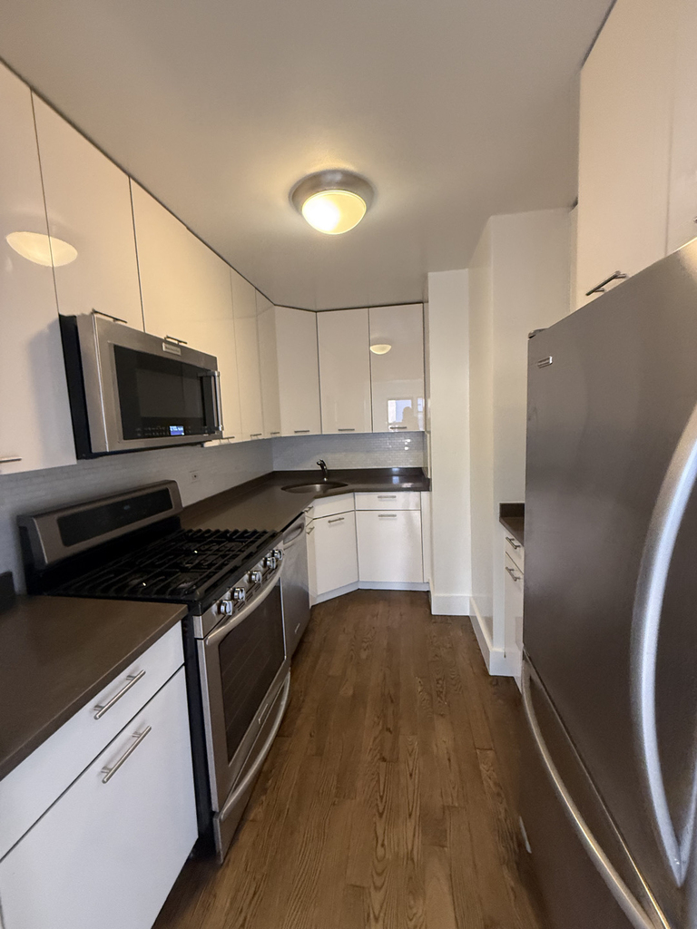 220 East 63rd Street - Photo 7