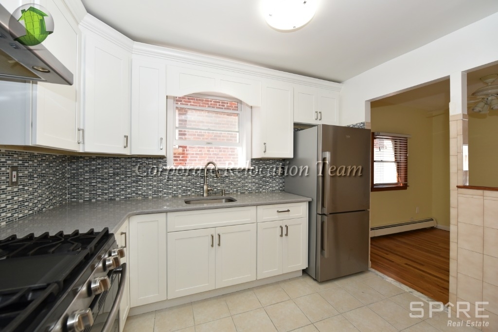 21-09 Steinway Street  - Photo 3