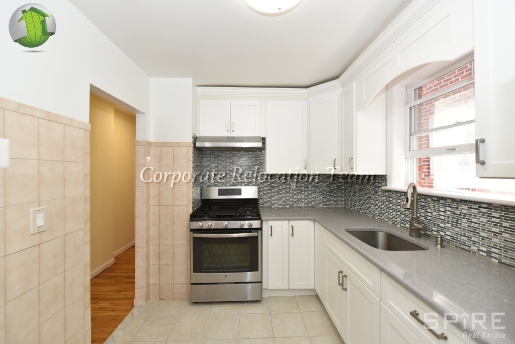 21-09 Steinway Street  - Photo 4