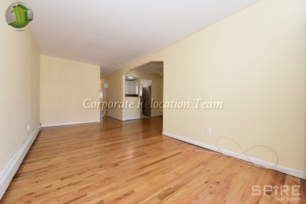 21-09 Steinway Street  - Photo 2