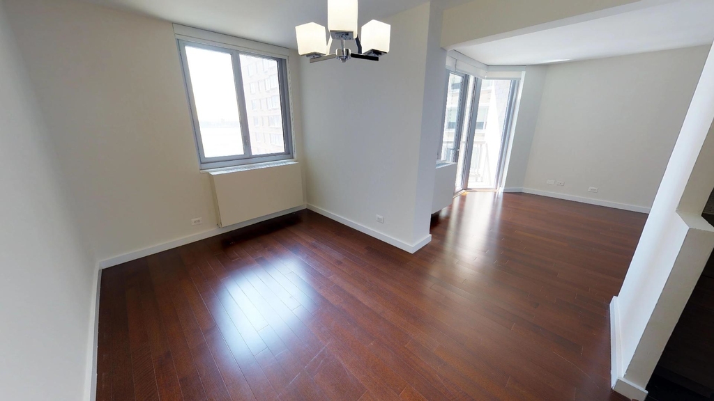 401 East 34th Street - Photo 2