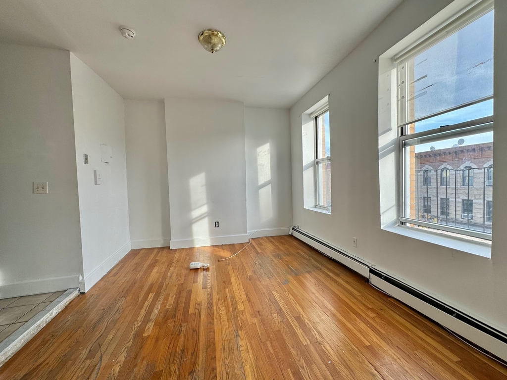 635 Wilson Avenue - Photo 2