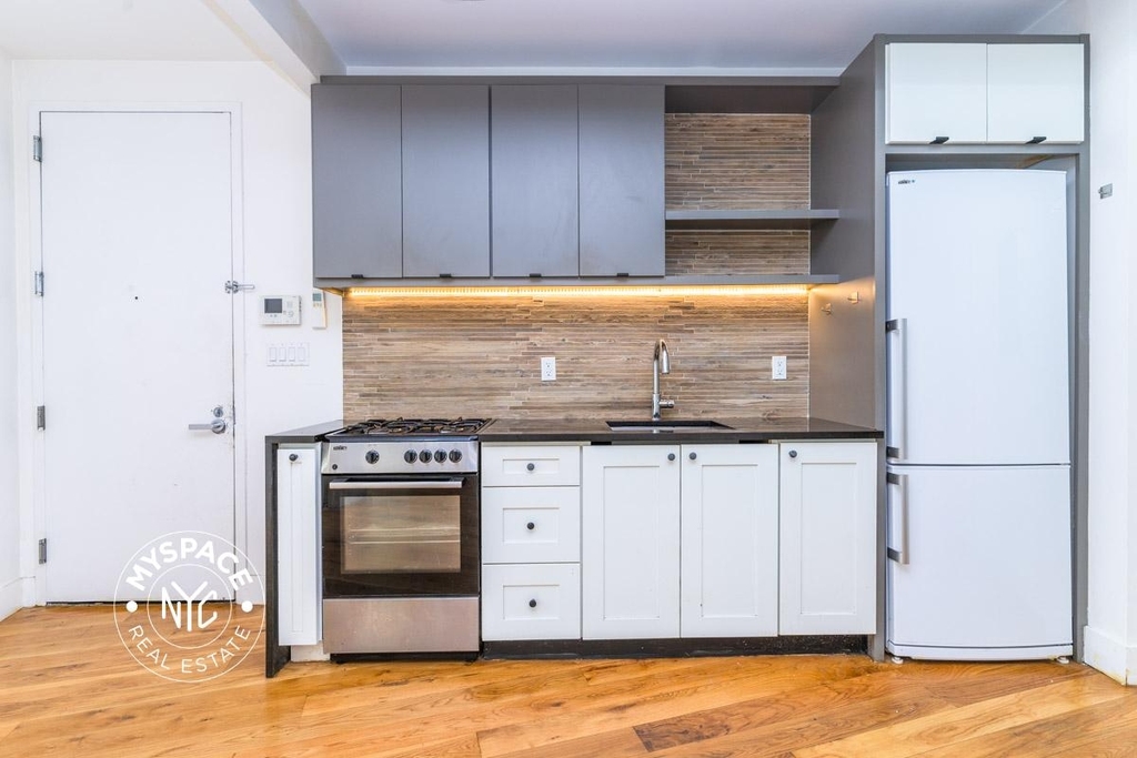 87 Montrose Avenue - Photo 1