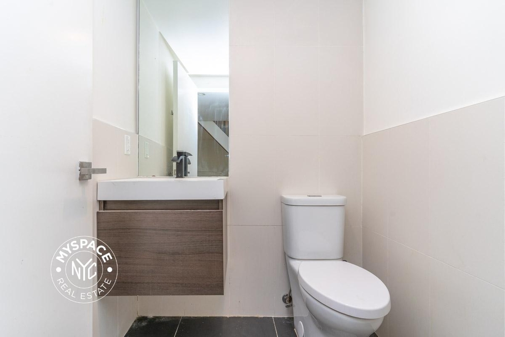 87 Montrose Avenue - Photo 4