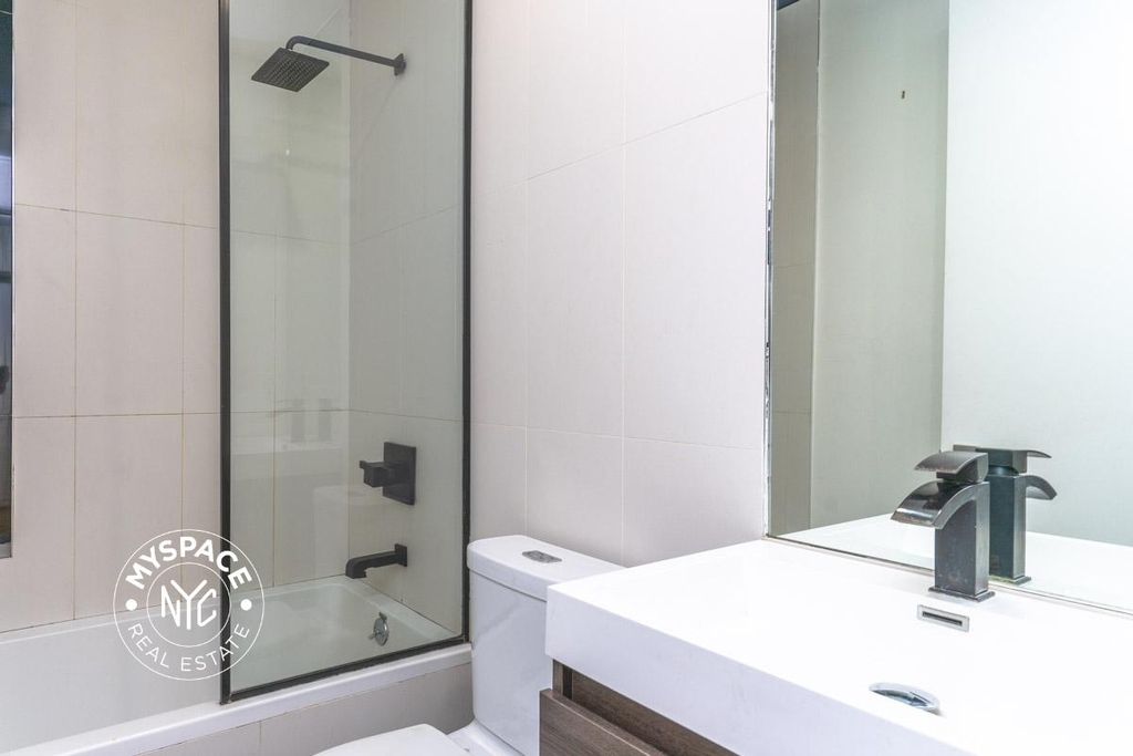 87 Montrose Avenue - Photo 5