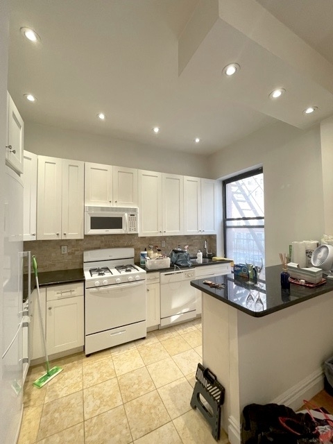 90th and lexington Avenue - Photo 1