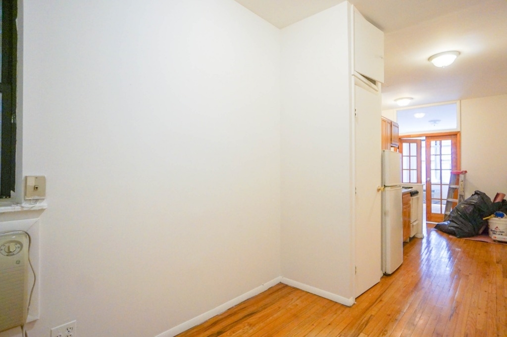 319 E 25th Street - Photo 5