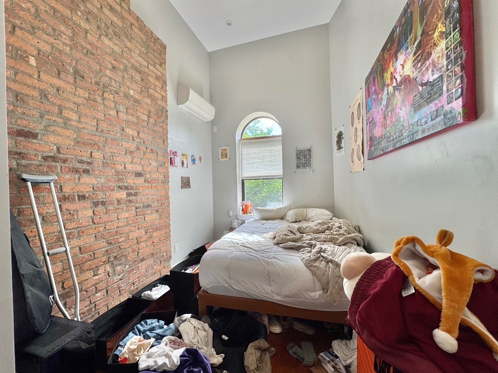 228 Kingsland Avenue - Photo 1