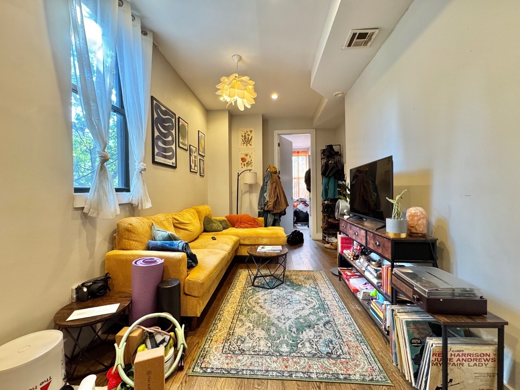 11 Locust Street - Photo 4