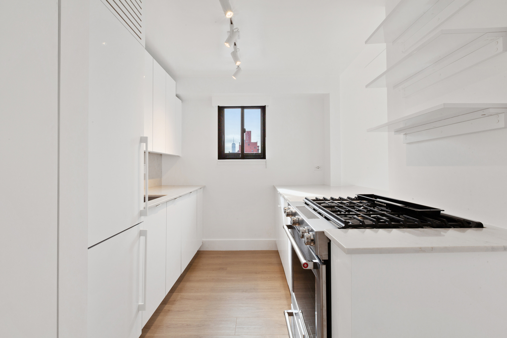 160 West 24th Street - Photo 7