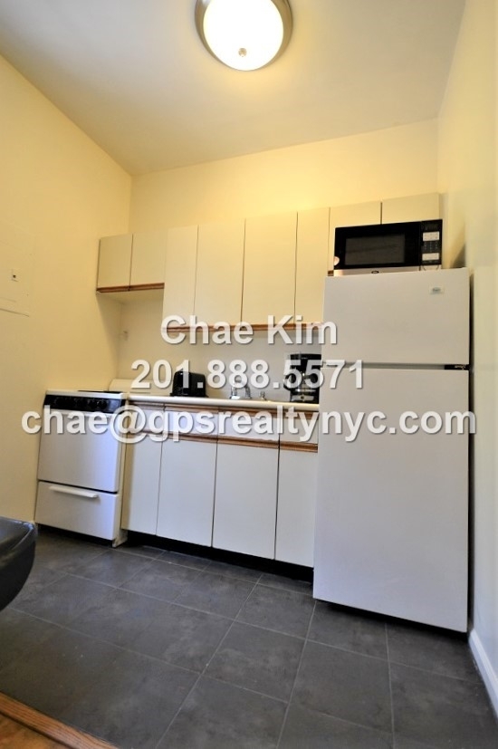 150 Manhattan Avenue - Photo 3