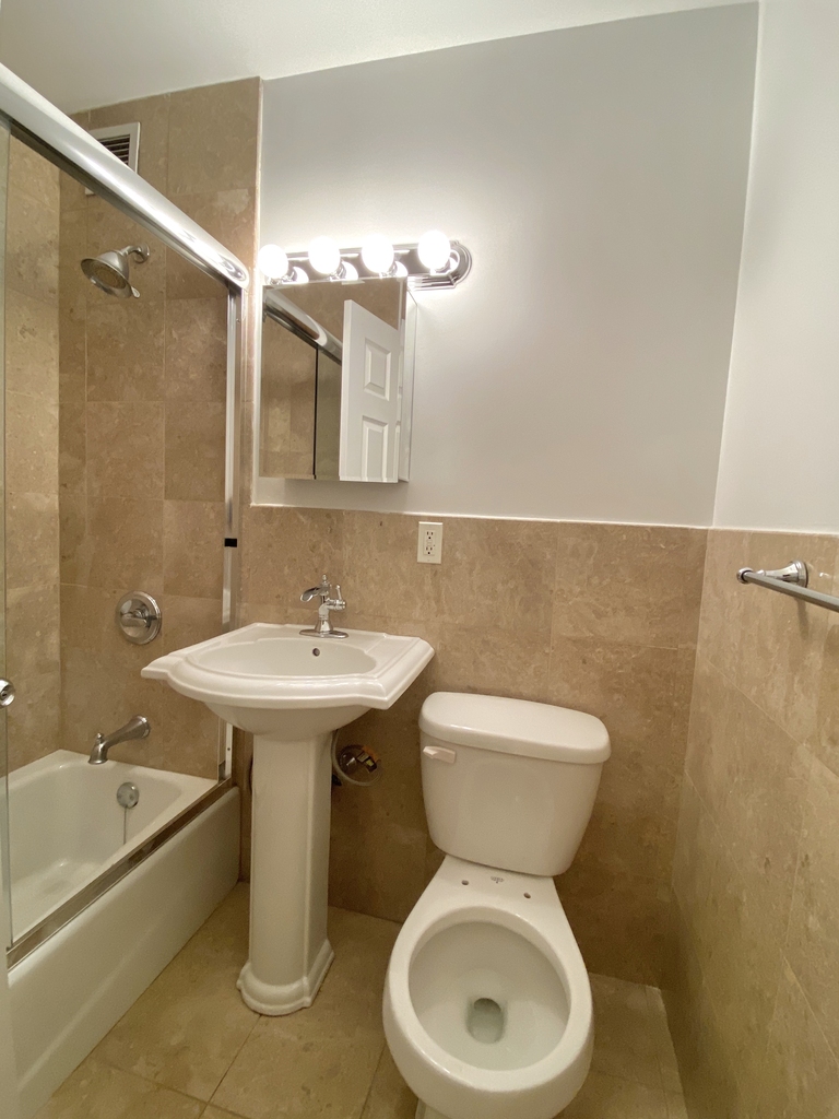 437 W 54 St. - Photo 6