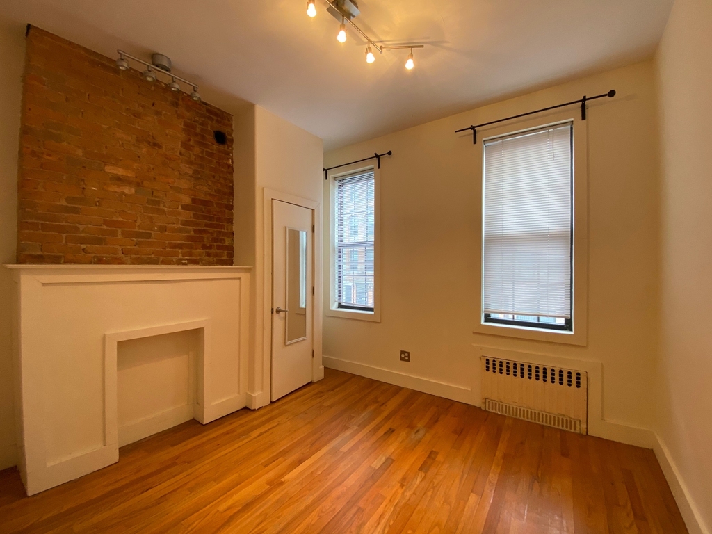 253 Stockholm Street - Photo 6