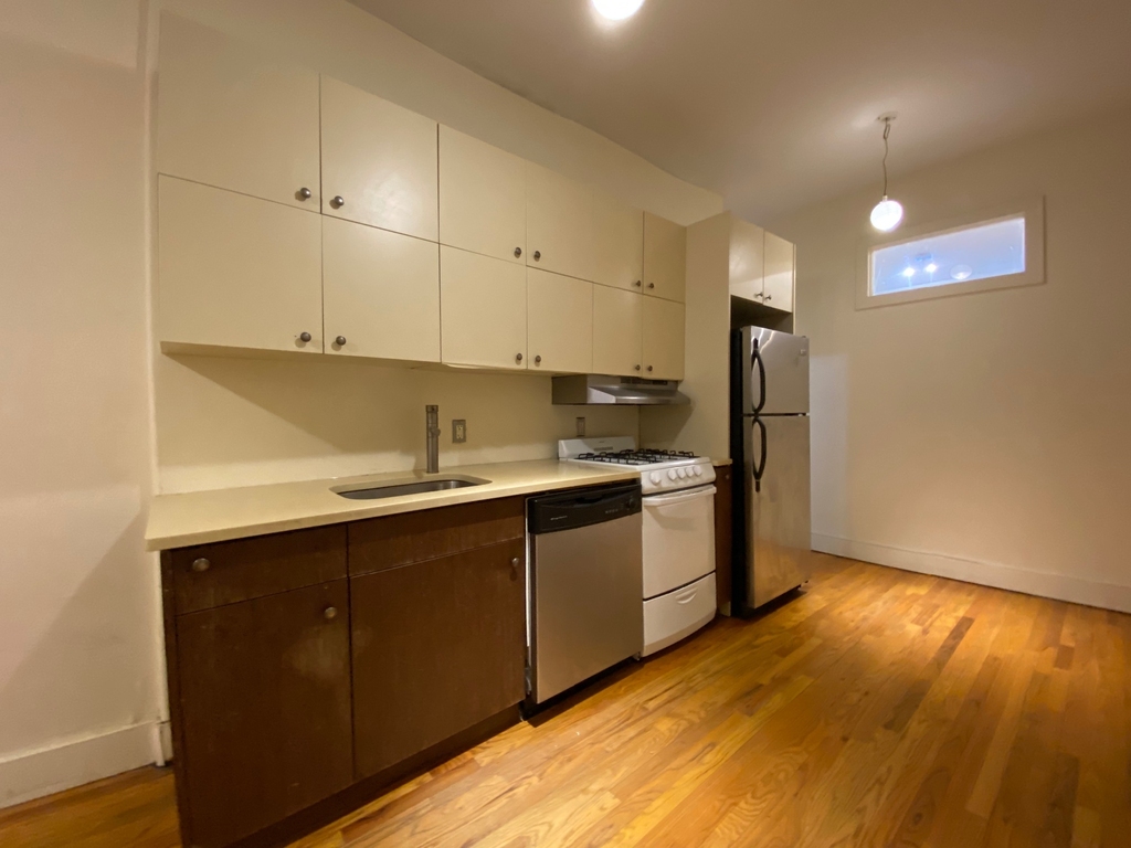 253 Stockholm Street - Photo 8