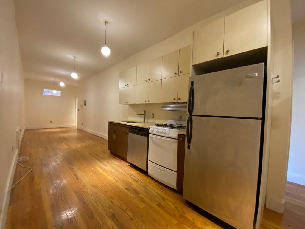 253 Stockholm Street - Photo 4
