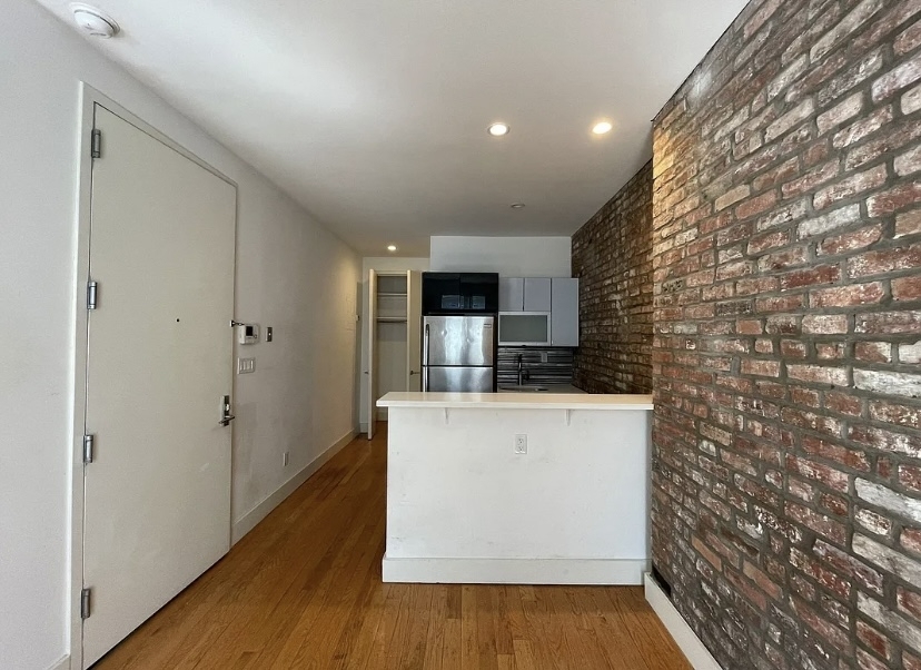 252 Schenectady Avenue - Photo 2