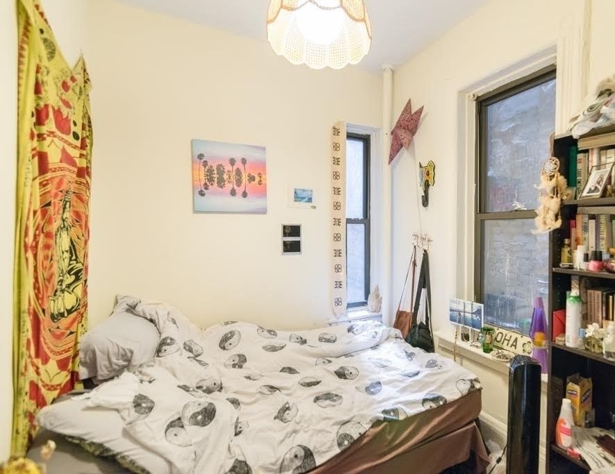 Incridible 2 Bed!! Prime Saint Marks Pl loc!!  - Photo 3