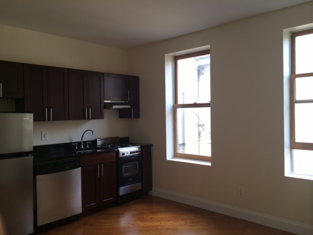 W 11th St & Greenwich Ave - Photo 2
