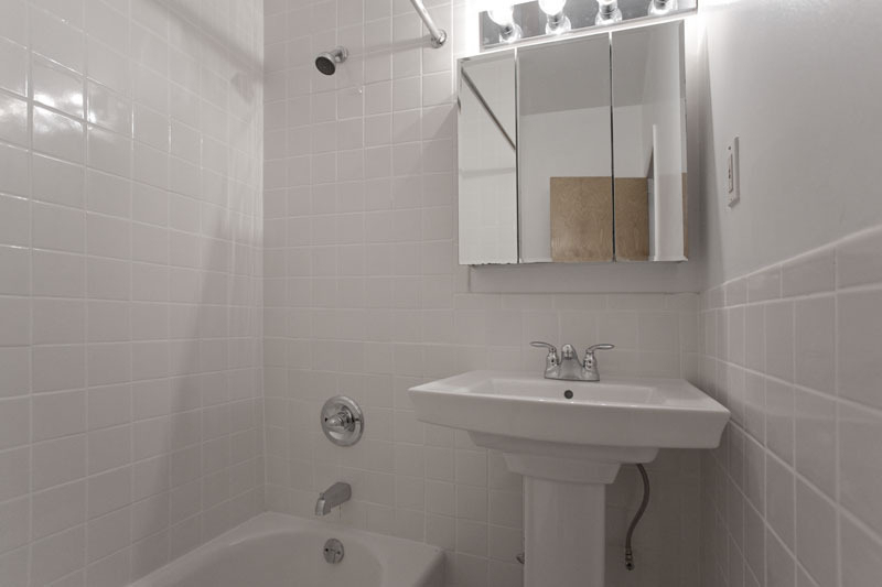Jones & Bleecker  - Photo 3