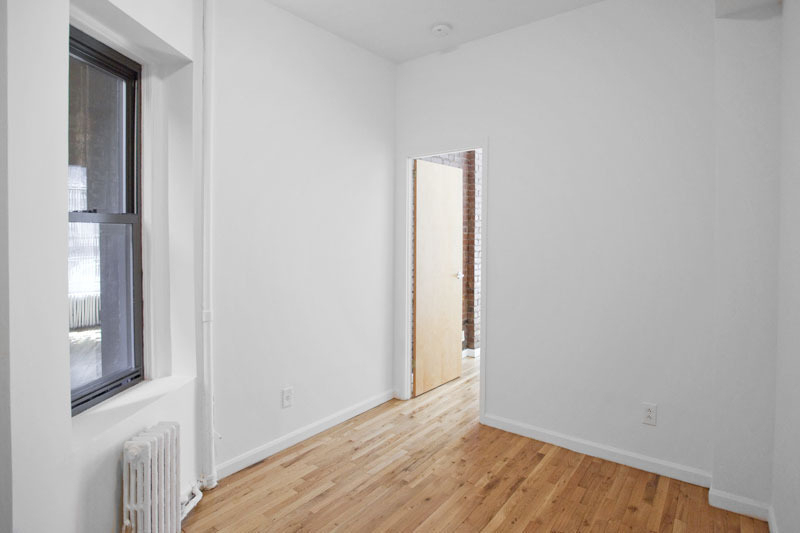 Jones & Bleecker  - Photo 2