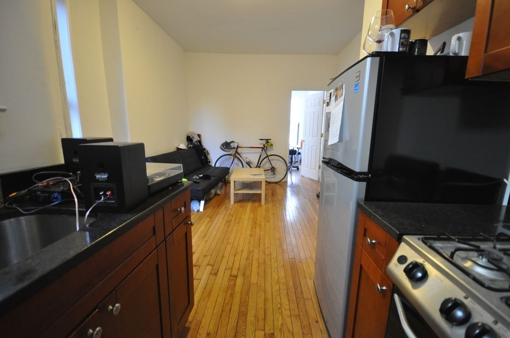 Thompson & Bleecker - Photo 2