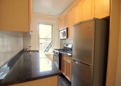 E 10th St & University Pl - Photo 4