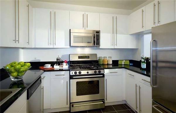 Murray & W Broadway  - Photo 1
