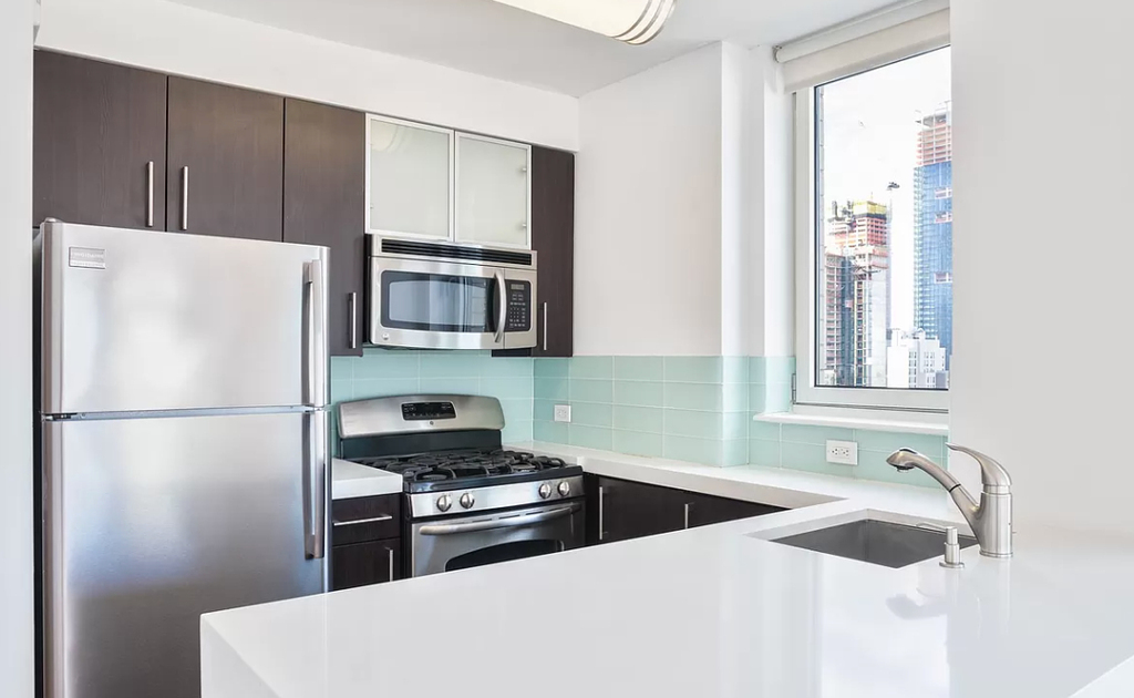 West 37th Street - Photo 2