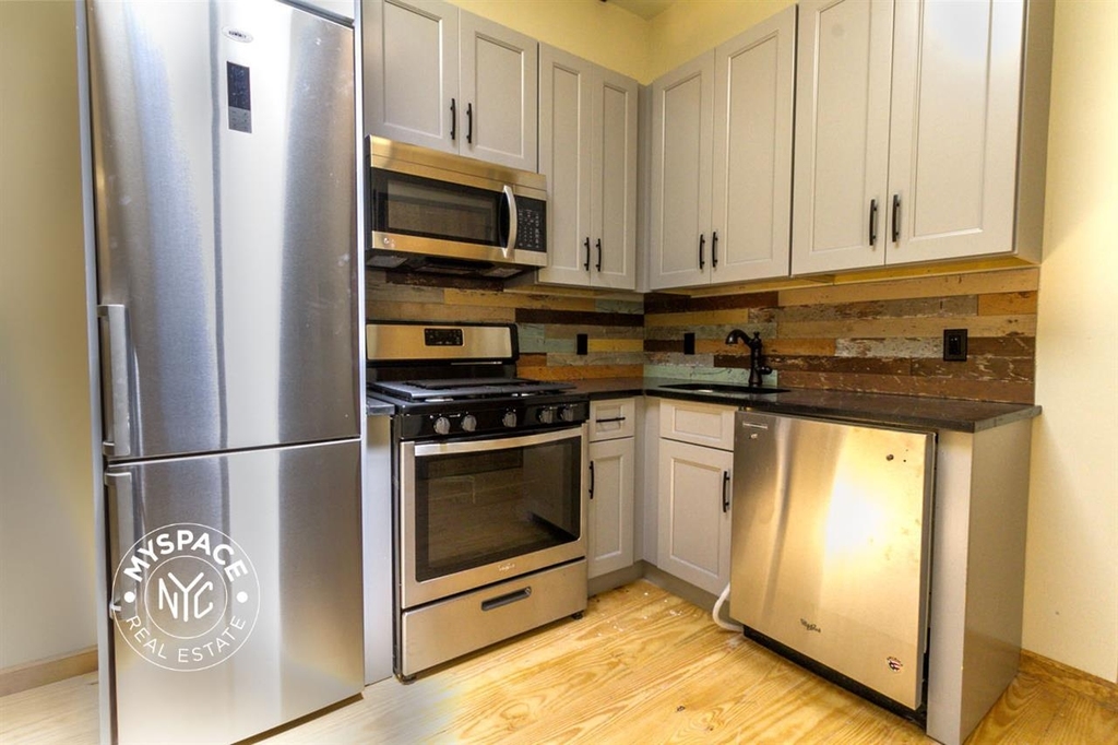 212 Starr Street - Photo 0