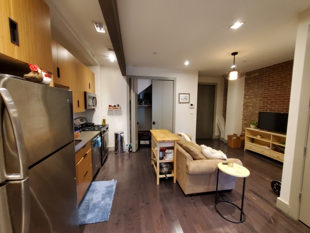 586 Grand Street - Photo 3