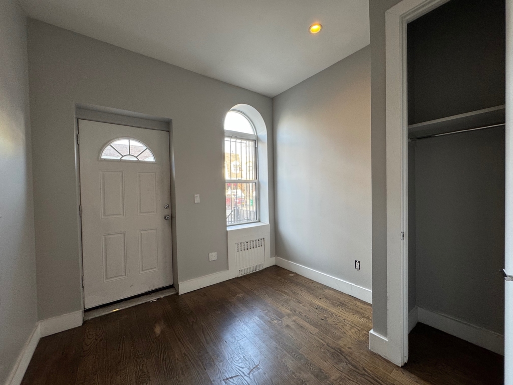 1350 Putnam Avenue - Photo 2