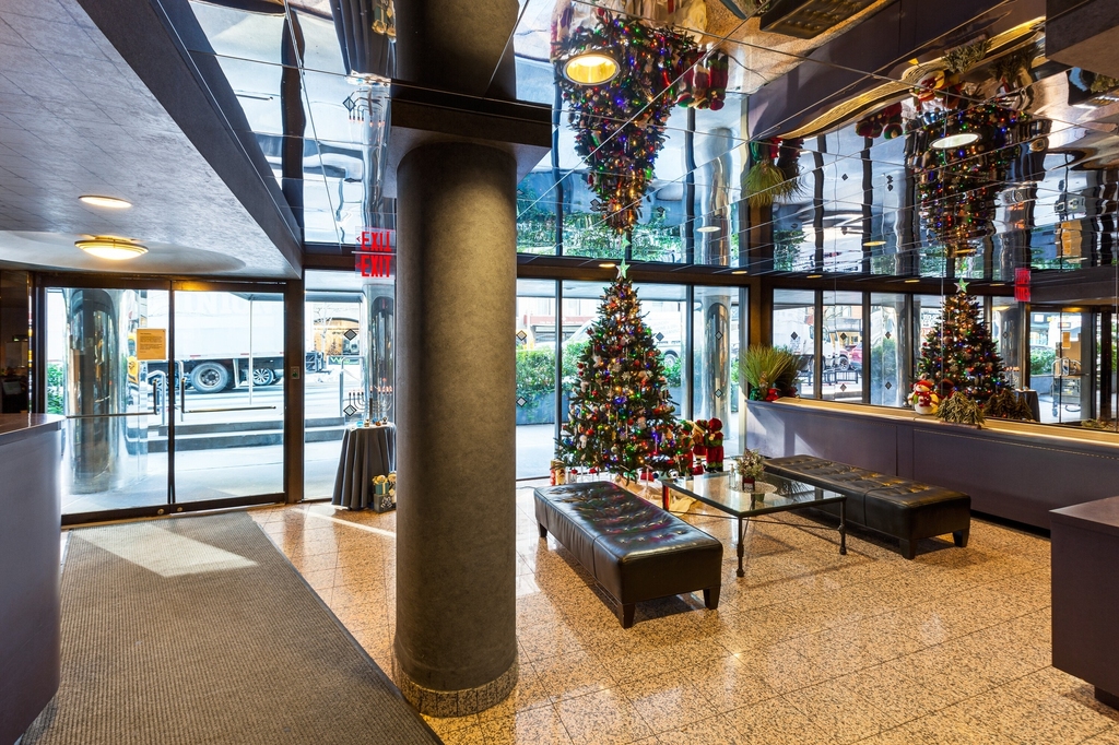 220 East 60th Street - Photo 4