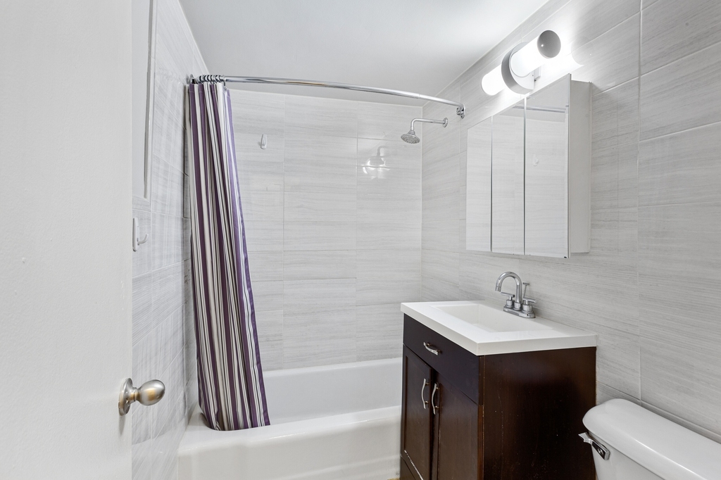 220 East 60th Street - Photo 5