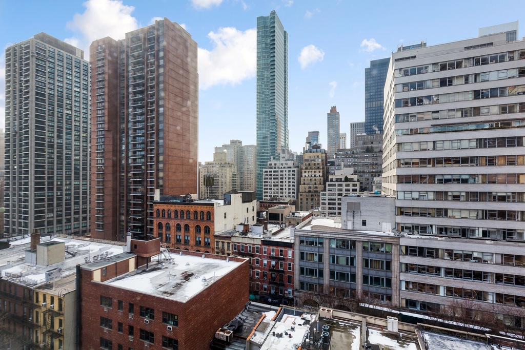 220 East 60th Street - Photo 6