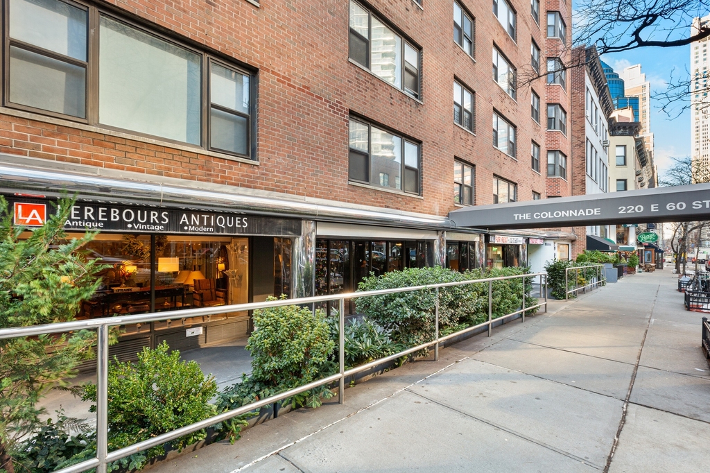 220 East 60th Street - Photo 8