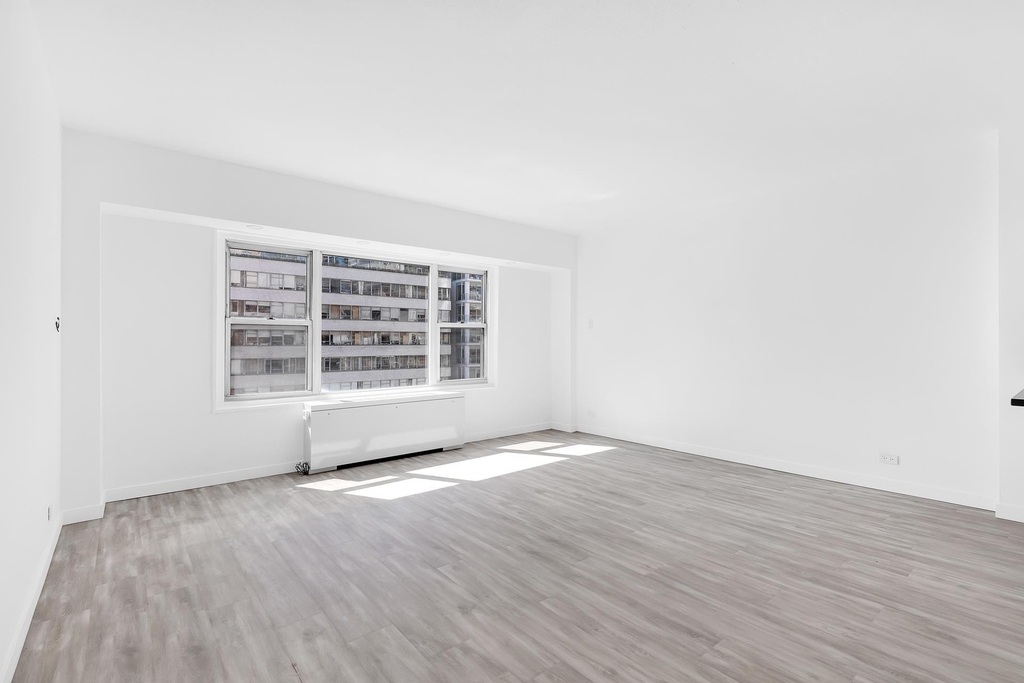 220 East 60th Street - Photo 2
