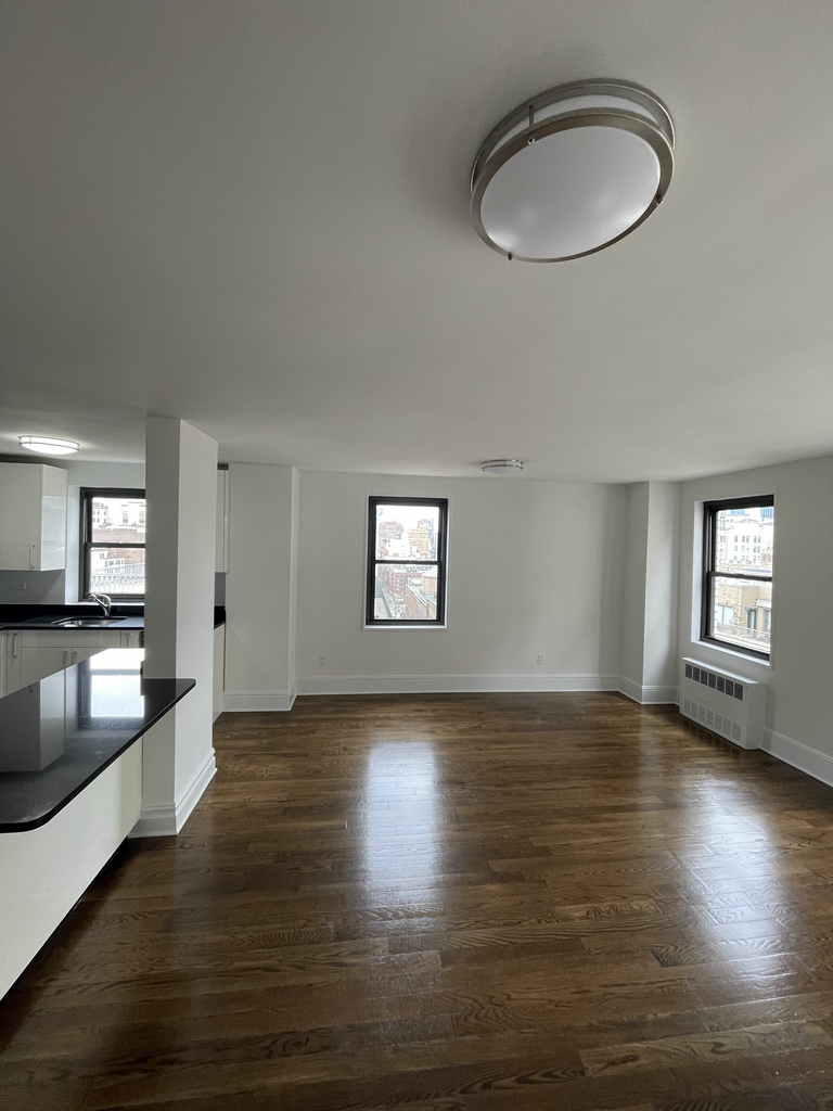 405 East 56th Street - Photo 5