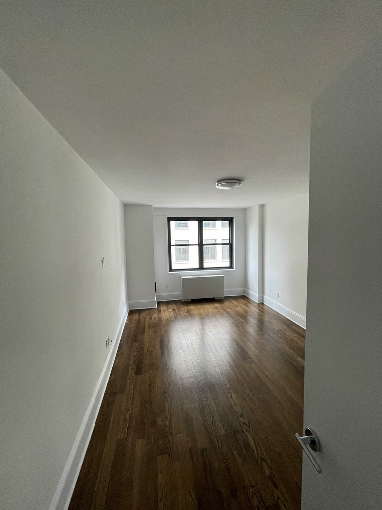 405 East 56th Street - Photo 6