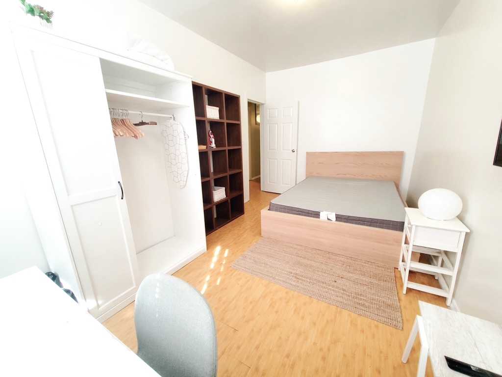 306 Rogers Avenue - Photo 2