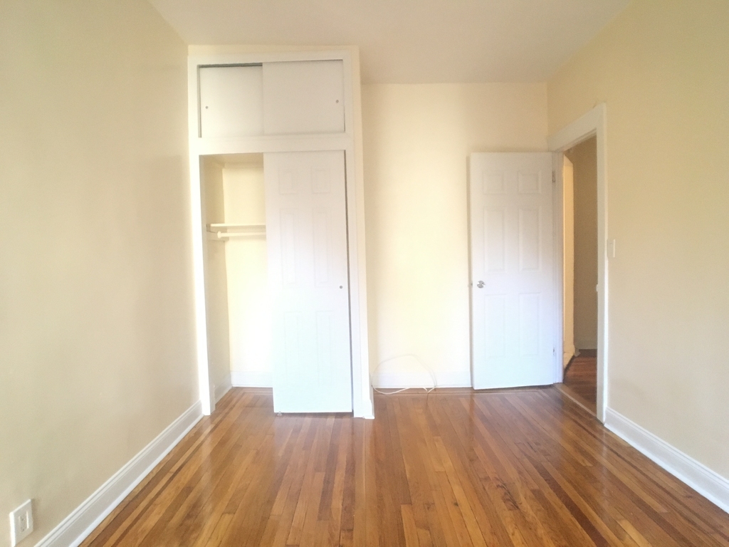 Fort Washington Ave - Photo 3