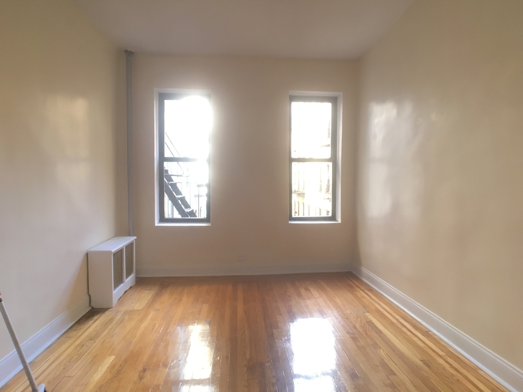 Fort Washington Ave - Photo 2