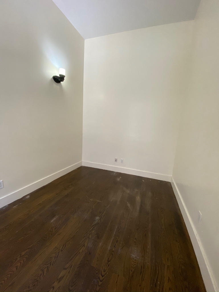 132 Graham Avenue - Photo 6