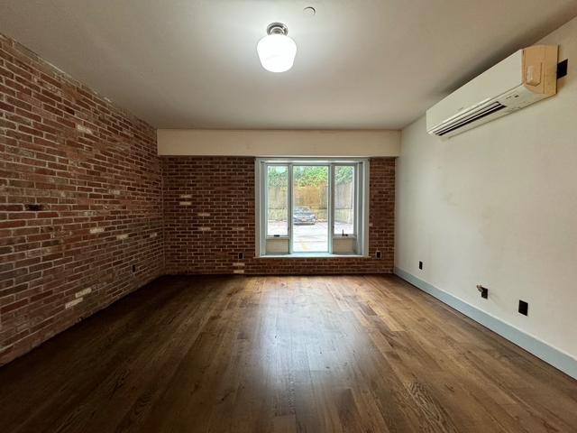 31 Brooklyn Ave - Photo 1