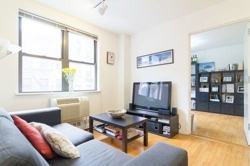 3 Bedrooms, Chinatown Rental in NYC for $4,650 - Photo 1