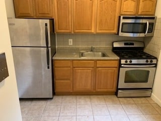 2 Bedrooms, Washington Heights Rental in NYC for $2,550 - Photo 1